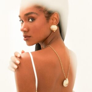 Colar Com Pingente Com Concha Lisa Banho 18k - Imagem 2