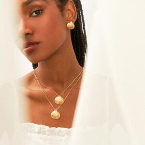 Colar Com Pingente Com Concha Lisa Banho 18k - Imagem 2